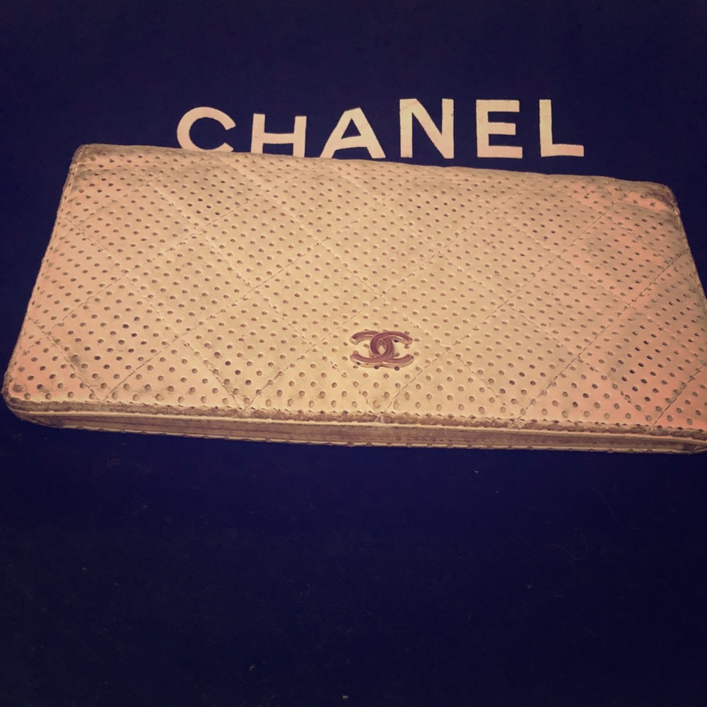 Authentic vintage white Chanel wallet